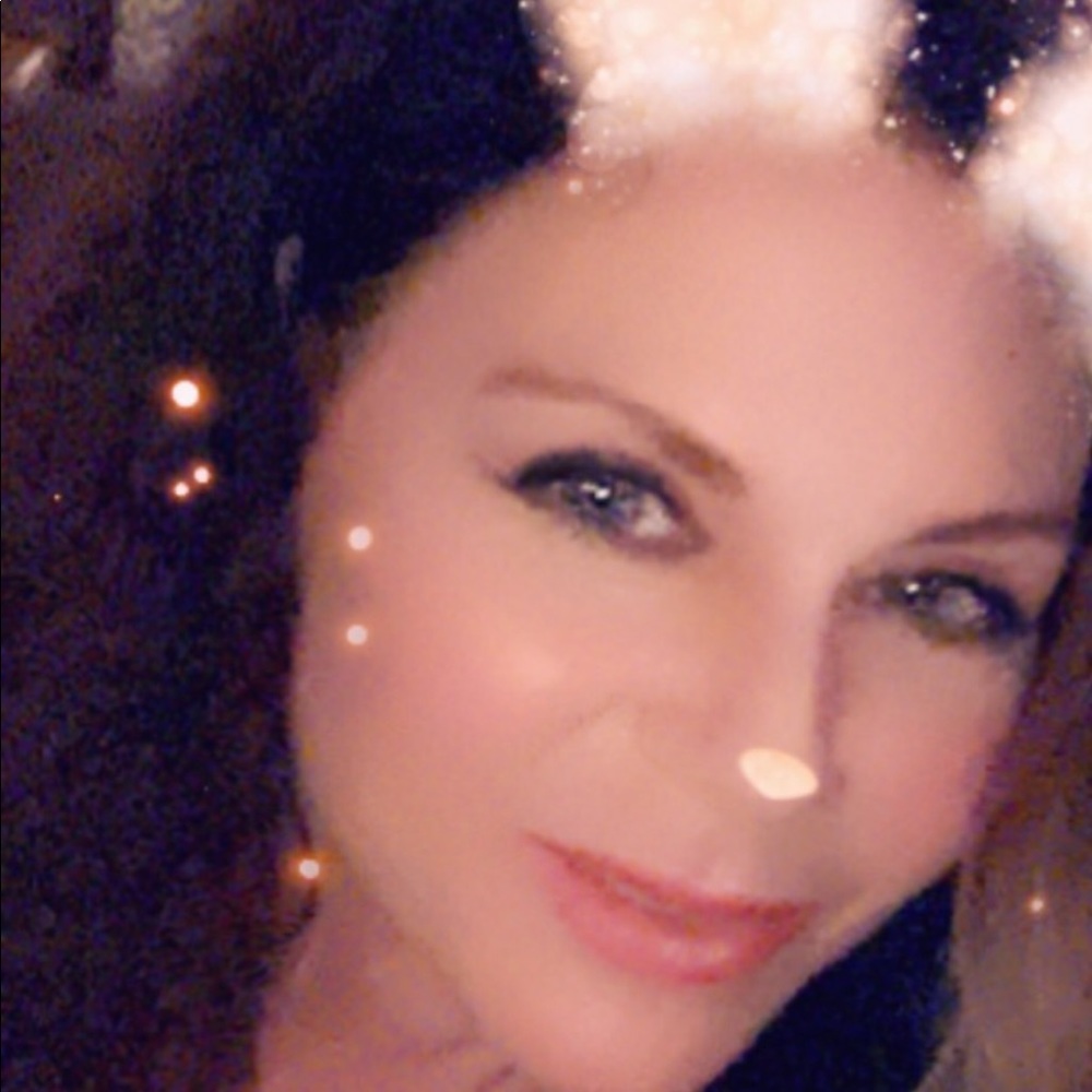 Meet your Posher, Suzanne